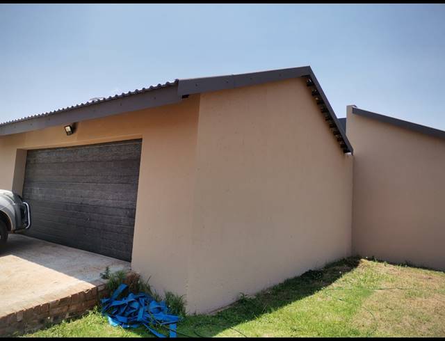 5 BEDROOM FREEHOLD FOR SALE IN BENONI ORCHARDS AH